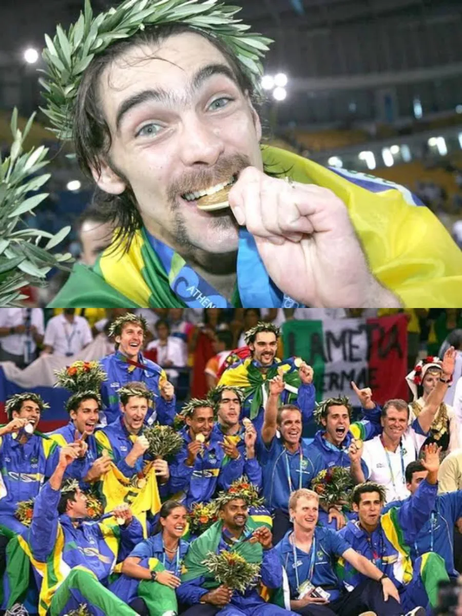 Giba morde a medalha de ouro em Atenas
