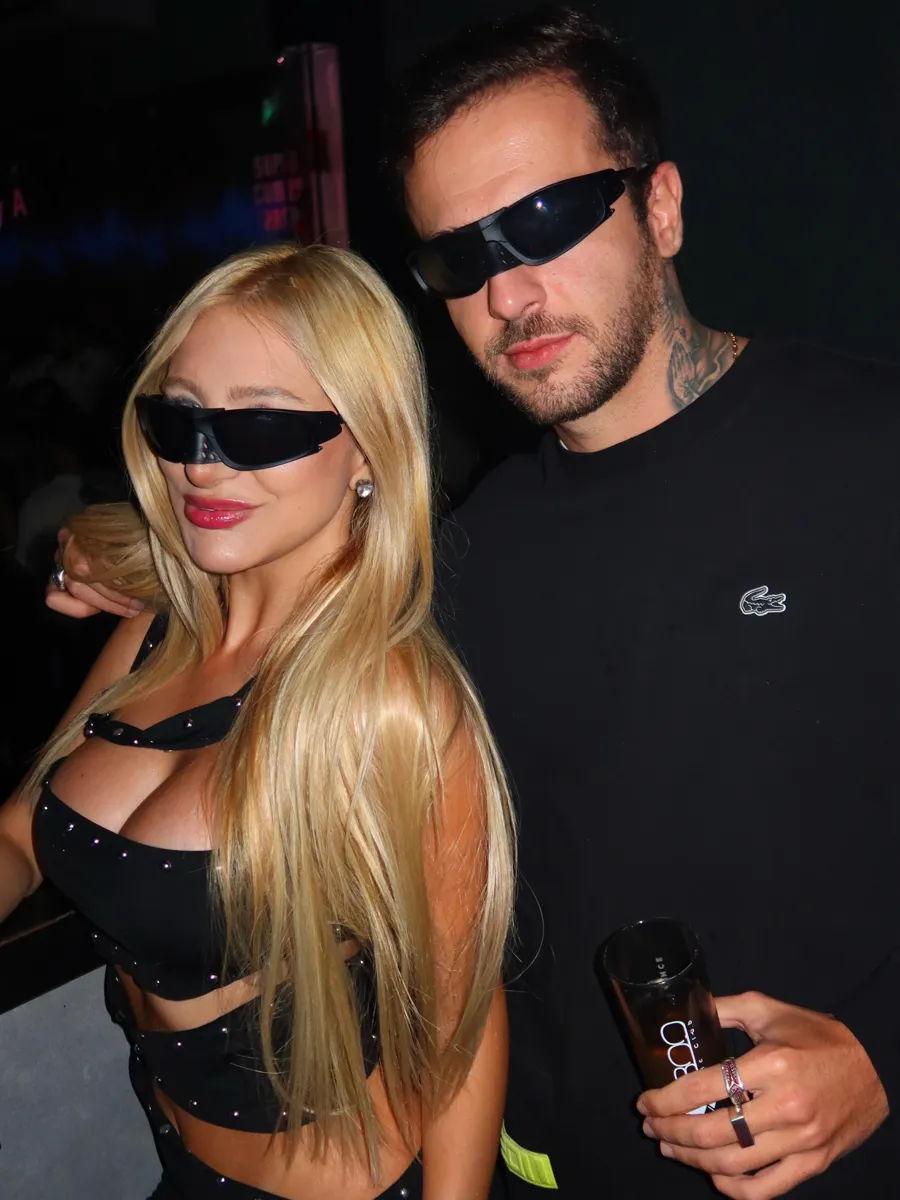 Post: TBT de festa com óculos escuros